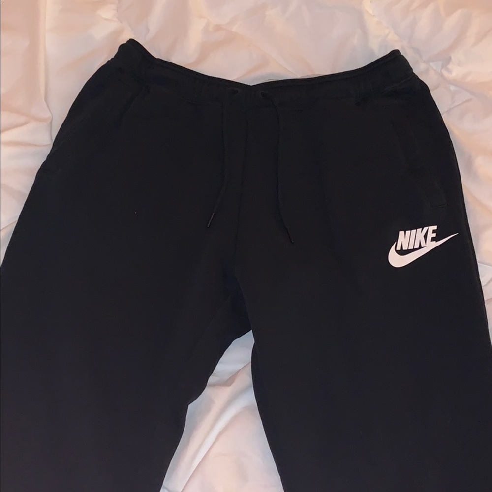 women’s black nike fleece sweatpants